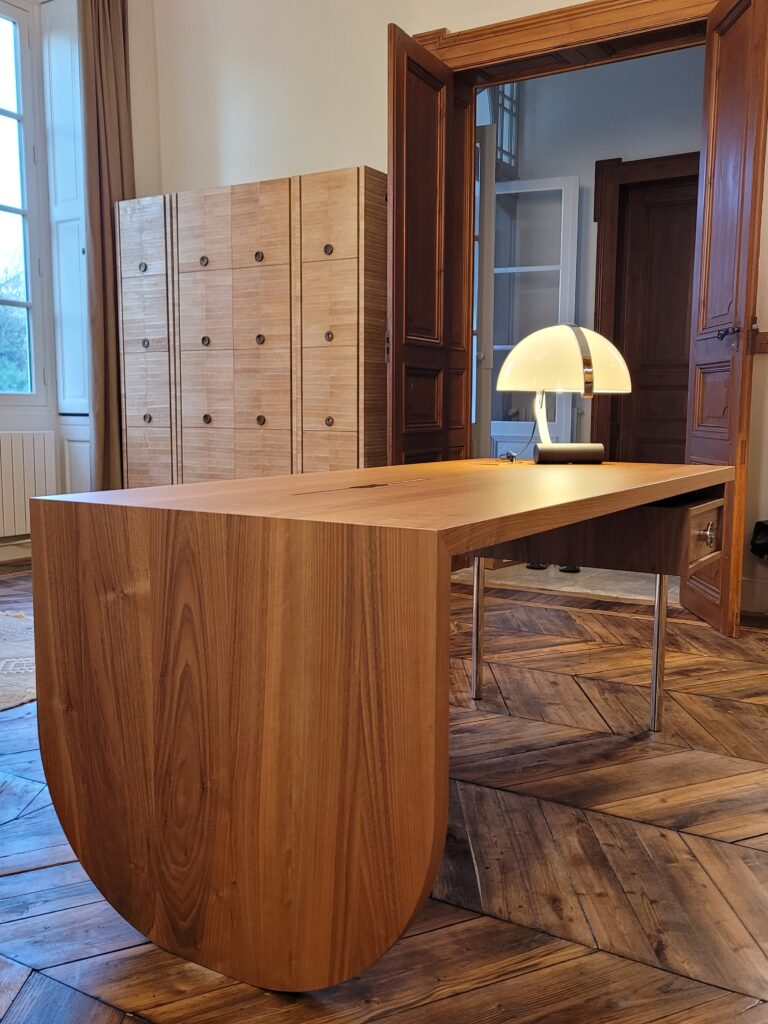 Bureau en chêne massif sur mesure, vue de profil - Ateliers Lacour