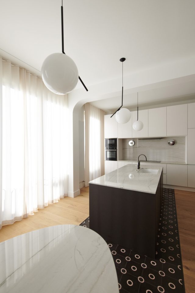 Façades de cuisine laquées blanches sur mesure - Ateliers Lacour