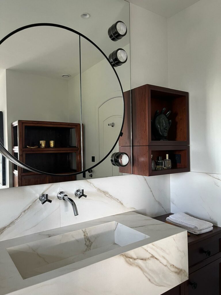 Plan vasque en pierre et miroir sur mesure - Ateliers Lacour