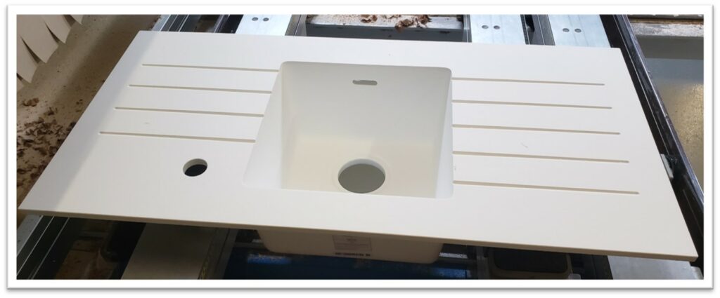 Vasque intégrée en solid surface Corian sur mesure - Ateliers Lacour
