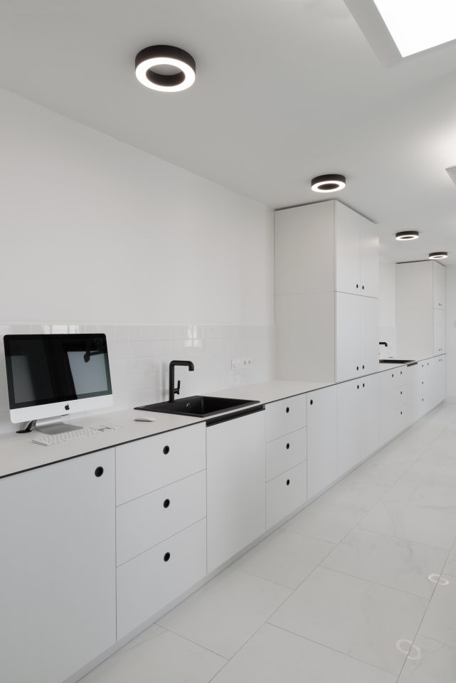 Banquettes sur mesure tapissées d'un espace d'accueil - Ateliers Lacour
